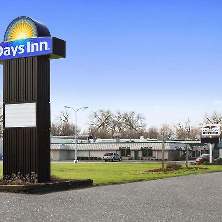 Days Inn By Wyndham Rock Falls Екстериор снимка